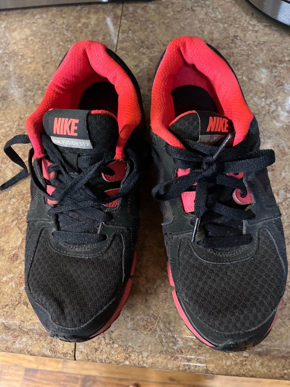 Nike women’s dual fusion sneakers size 8